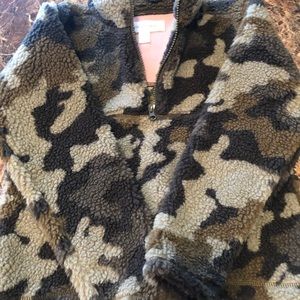 Girl’s Treasure & Bond size 7/8 camouflage zip-up fleece